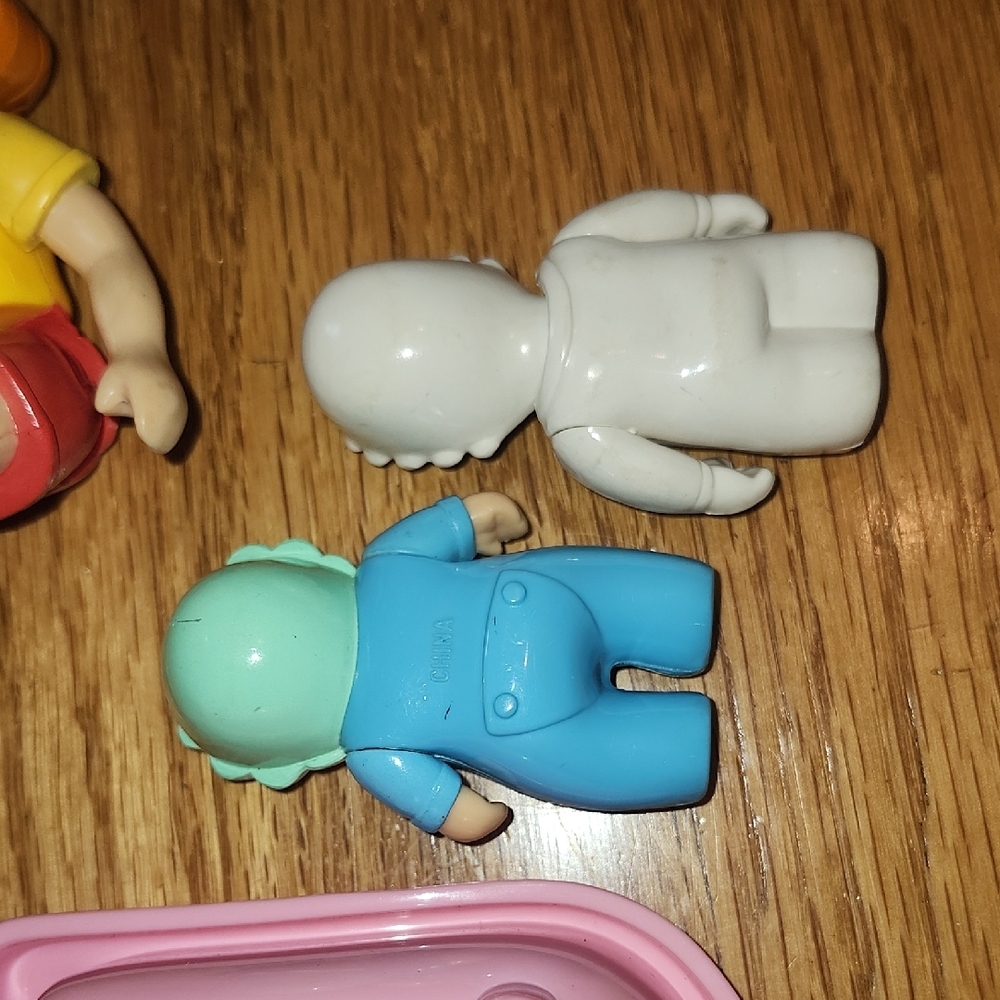 Vintage Little Tikes Family Mom Dad Girl Baby poseable light dark skin dollhouse - Picture 10 of 10